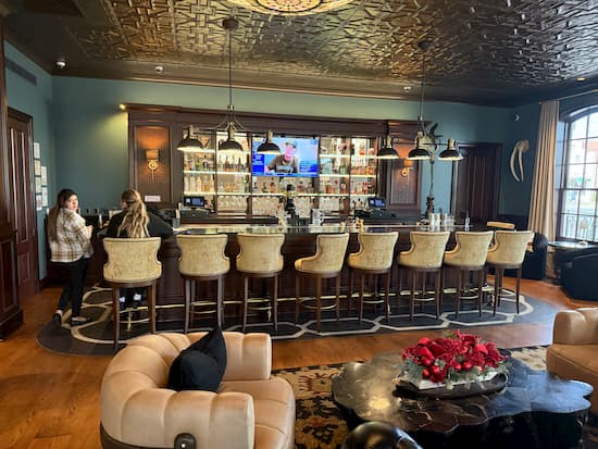 Bar in the Emigrant lobby