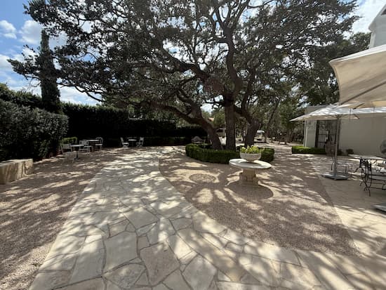 Signor Vineyards patio