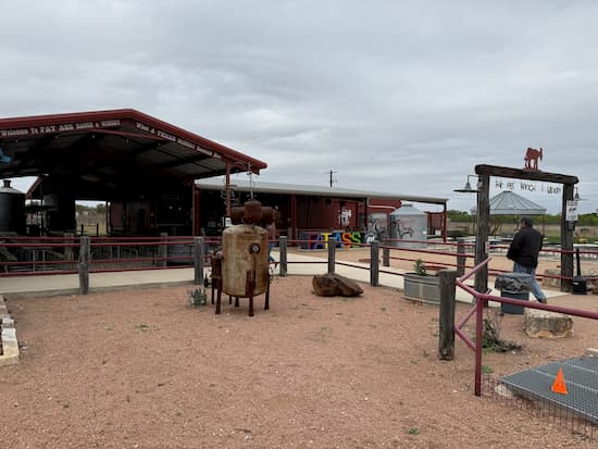 Fat Ass Ranch and Winery exterior area