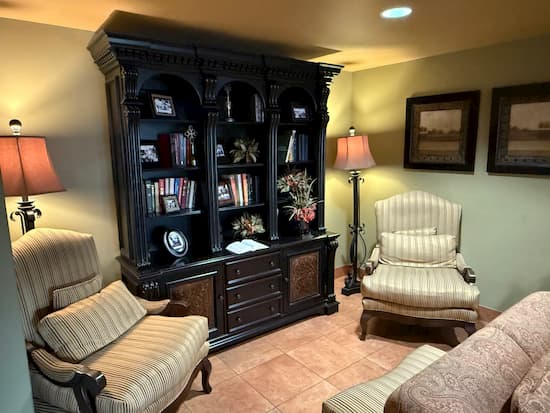 Sitting area in part of the Inn on Barons Creek lobby