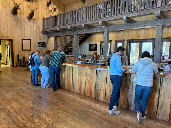 Safari Winery's main tasting room